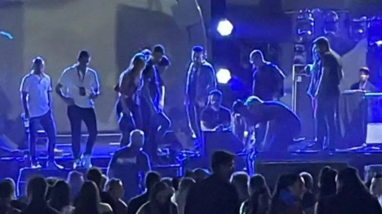 O cantor Marrone, da dupla com Bruno, deu um susto nos músicos e no público presente num show em Goiânia (GO), realizado na noite de sábado (10).