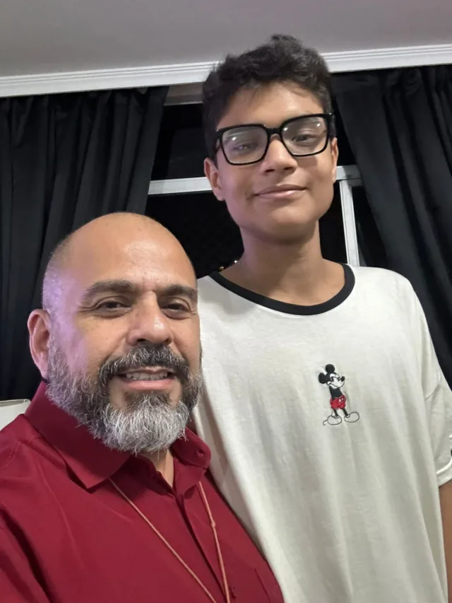 Walter Duarte adotou o Vitor quando ele tinha três meses e, hoje, o filho tem 17 anos
foto: Arquivo pessoal