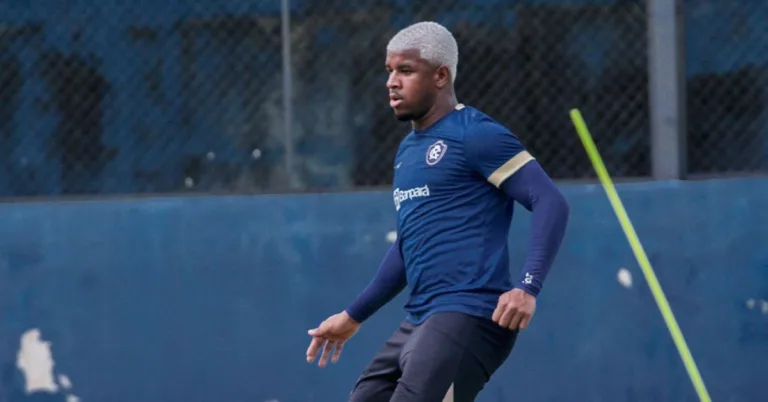 Fundamental na campanha do acesso, Jaderson quer levantar uma taça com a camisa azulina - Foto: Samara Miranda/Remo