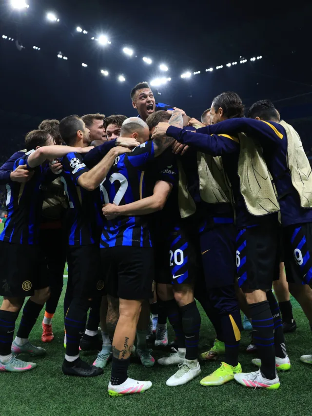 As equipes fazem um jogão. (Photo by Carl Recine/Getty Images)