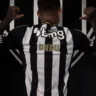 O Atlético oficializou nesta terça-feira (6) a contratação do atacante Dudu, ex-Cruzeiro. O jogador de 33 anos assinou contrato com o Galo