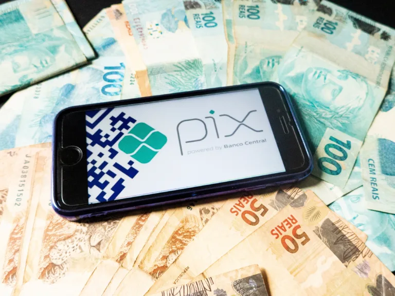 Os pagamentos do abono salarial PIS/Pasep 2025 começaram nesta quinta-feira, 15 de maio, para os trabalhadores nascidos em maio e junho.