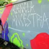 Daniele Souza, curadora. Artistas do grafite do movimento de arte e ativismo nacional “Megafone Artivismo” já estão em Belém para realizar a criação de um mural em grafite referente à COP 30 e mudanças climáticas, e o local escolhido foi o Muro do portão principal da Universidade Federal do Pará (UFPA) e tem apoio institucional do Movimento Ciência e Vozes da Amazônia/UFPA.  

 Foto: Irene Almeida/Diário do Pará.