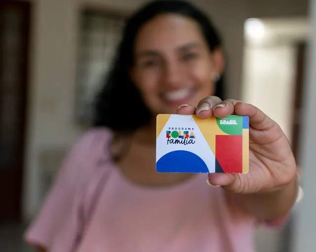 O governo federal já deu início ao repasse de benefícios do Bolsa Família relacionados ao mês de maio. No Pará são 1.345.437 famílias beneficiadas