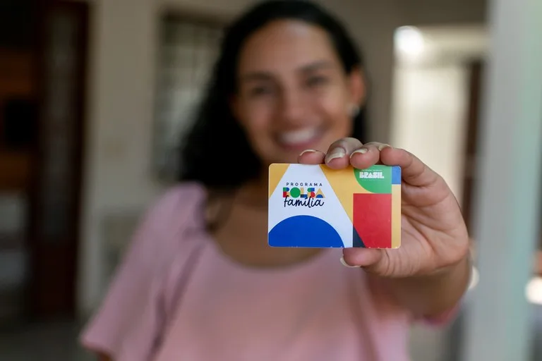 O governo federal já deu início ao repasse de benefícios do Bolsa Família relacionados ao mês de maio. No Pará são 1.345.437 famílias beneficiadas