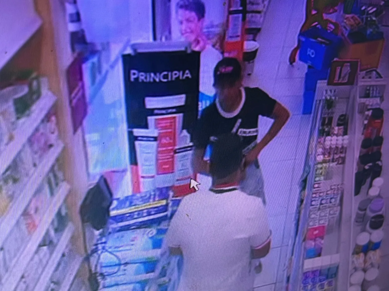 Um cabo da Polícia Militar, lotado no gabinete militar, foi morto durante um assalto a uma farmácia na Avenida Miro Sanova