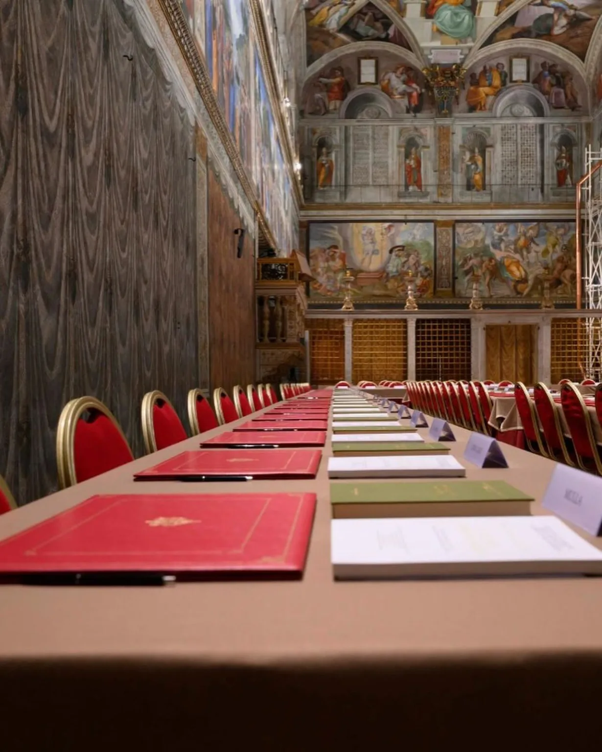 O Vaticano divulgou nesta terça-feira (6) os horários aproximados das fumaças que sinalizarão os resultados das votações no conclave O Vaticano divulgou nesta terça-feira (6) os horários aproximados das fumaças que sinalizarão os resultados das votações no conclave