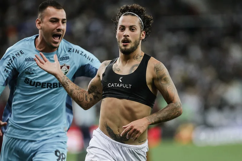 Guga marcou um golaço. FOTO: LUCAS MERÇON / FLUMINENSE F.C.