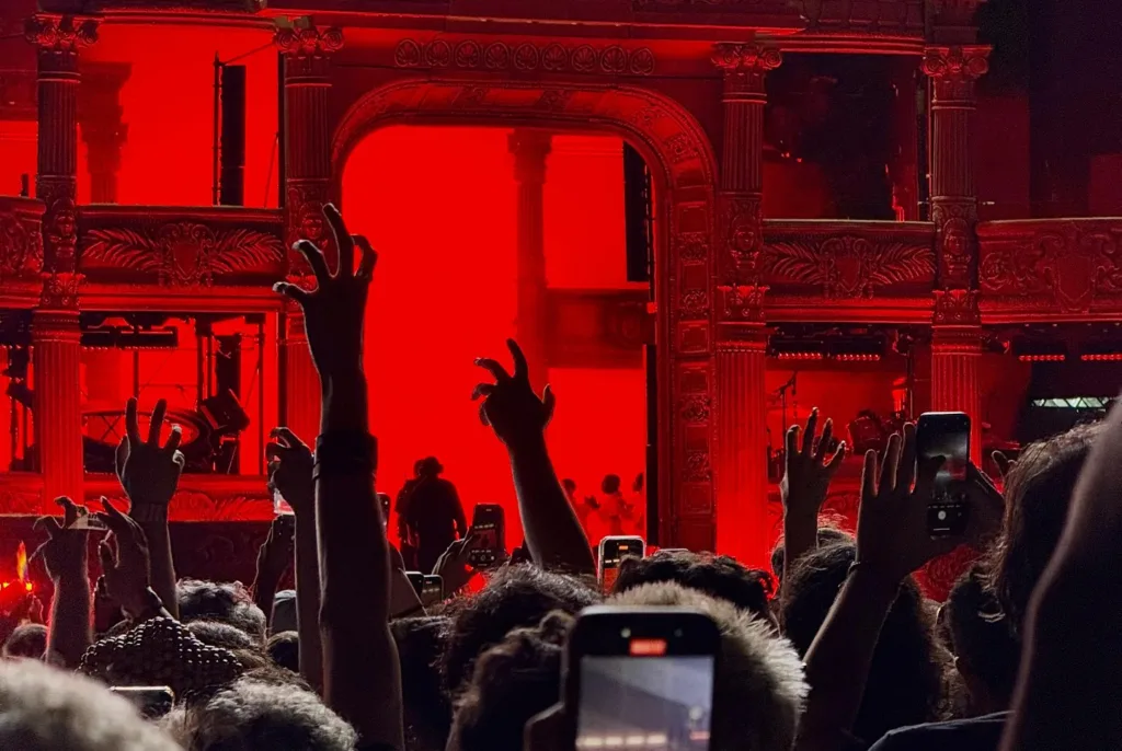 Segundo as investigações, os integrantes se organizavam para cometer ataques com explosivos improvisados e coquetéis molotov durante o show de Lady Gaga no Rio.