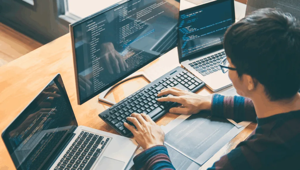 O Ministério da Ciência, Tecnologia e Inovação (MCTI) lançou o Programa Bolsa Futuro Digital, para formação de programadores. O Ministério da Ciência, Tecnologia e Inovação (MCTI) lançou o Programa Bolsa Futuro Digital, para formação de programadores.