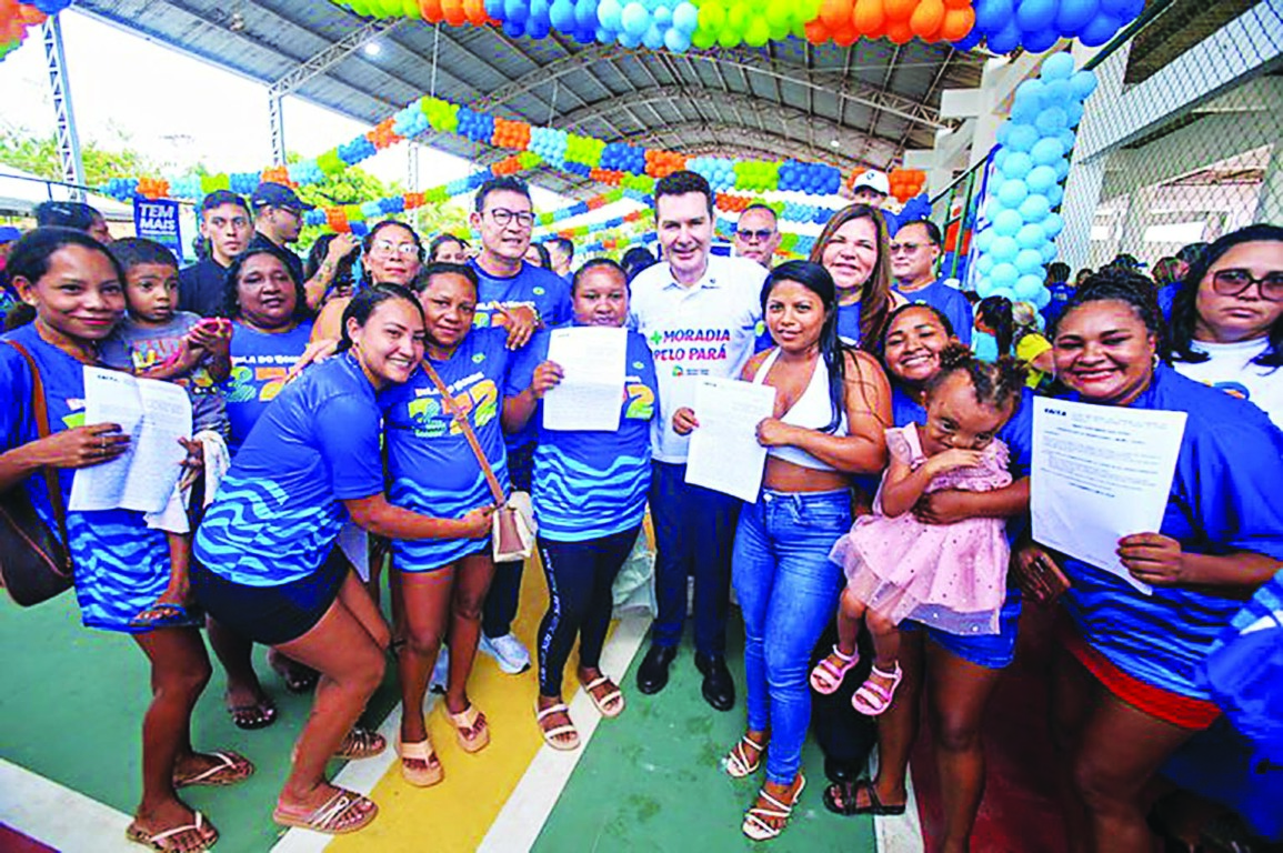 O ministro Jader Filho assinou os contratos para a construção de moradias rurais em Barcarena FOTO: YAGO LIMA / CIDADES