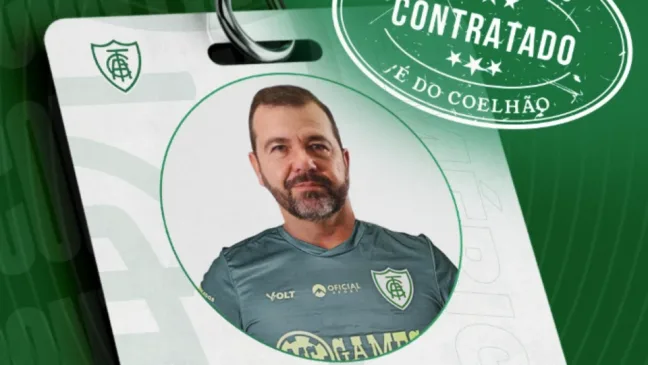 O América-MG oficializou nesta terça-feira (3) a contratação do técnico Enderson Moreira. Aos 53 anos, o treinador assinou contrato até o fim da Série B