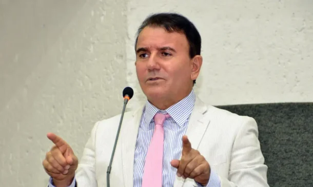 A Polícia Federal prendeu, nesta sexta-feira (27), o prefeito de Palmas, Eduardo Siqueira Campos (Podemos), no âmbito da Operação Sisamnes.