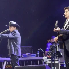 Mesmo com a chuva, a apresentação de Chitãozinho & Xororó foi um dos pontos altos da noite