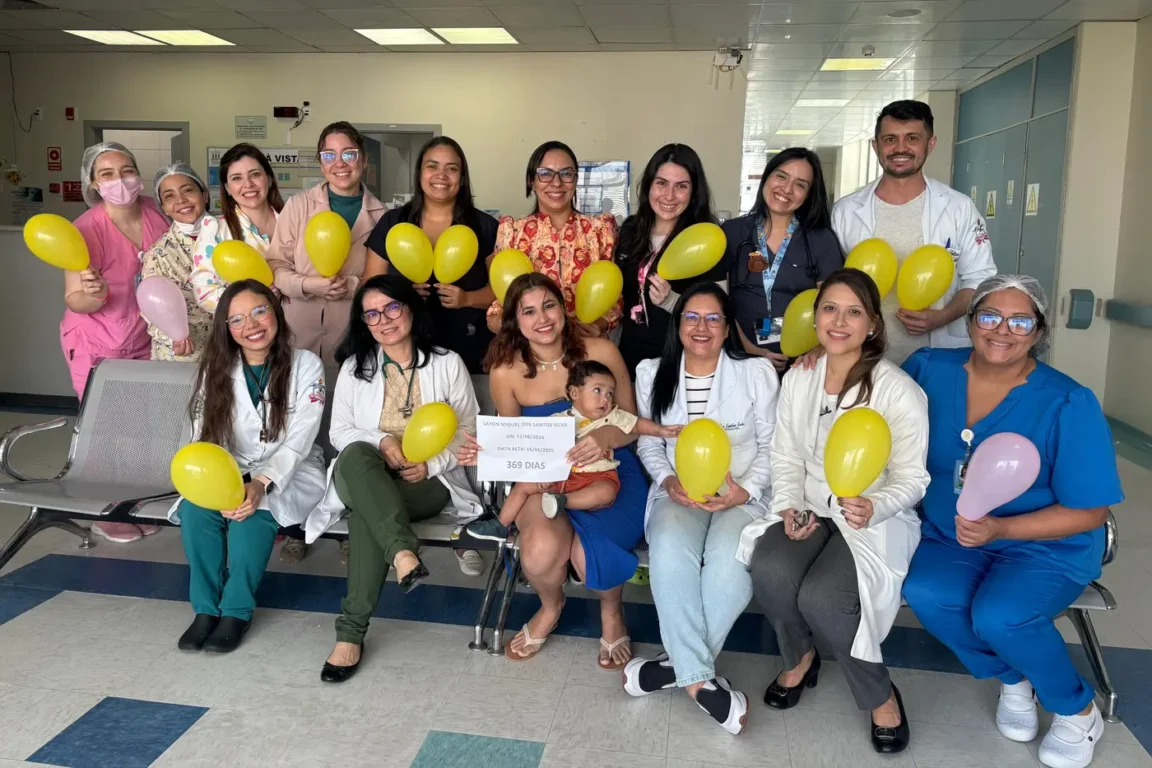 O bebê foi internado na enfermaria com 1 mês e 3 dias de vida, e permaneceu hospitalizado até completar um ano de idade, no último dia 12 de junho.