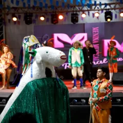 Os pássaros juninos Uirapuru da Liberdade e Beija Flor se apresentam nesta sexta-feira, 20, a partir das 18h30, no palco do teatro Margarida Schivasappa, em Belém. 