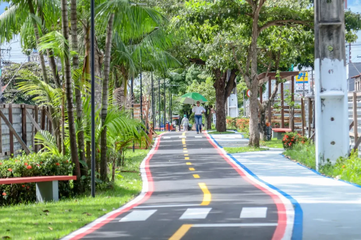 O Governo do Pará entregou nesta segunda-feira (30) a primeira etapa da revitalização da Avenida Duque de Caxias, em Belém.