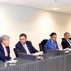 A reunião foi coordenada pelo presidente da CFFO, deputado Chamonzinho (MDB), que também foi o relator da proposta da LDO 2026. Foto: Balthazar Costa (AID/ALEPA)