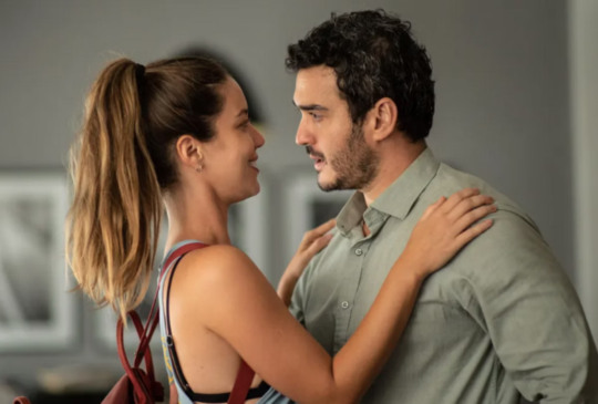 Nathalia Dill e Marcos Veras estão no filme Um Casal Inseparável
