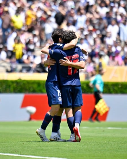 O Paris Saint-German ganhou do Atlético de Madrid por 4 a 0 neste domingo (15), num dos jogo mais aguardados da primeira rodada