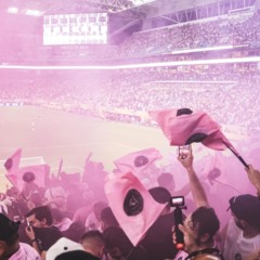 O confronto entre Paris Saint-Germain e Inter Miami acontece no Mercedes-Benz Stadium, pelas oitavas de final do torneio.