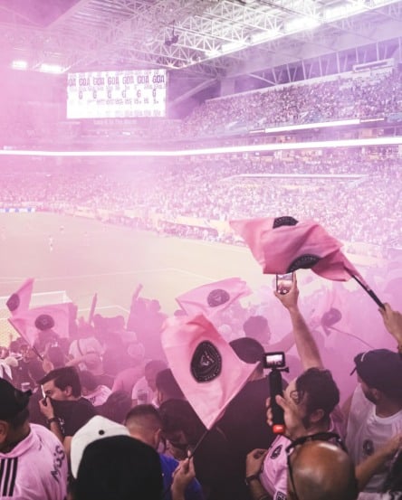 O confronto entre Paris Saint-Germain e Inter Miami acontece no Mercedes-Benz Stadium, pelas oitavas de final do torneio.
