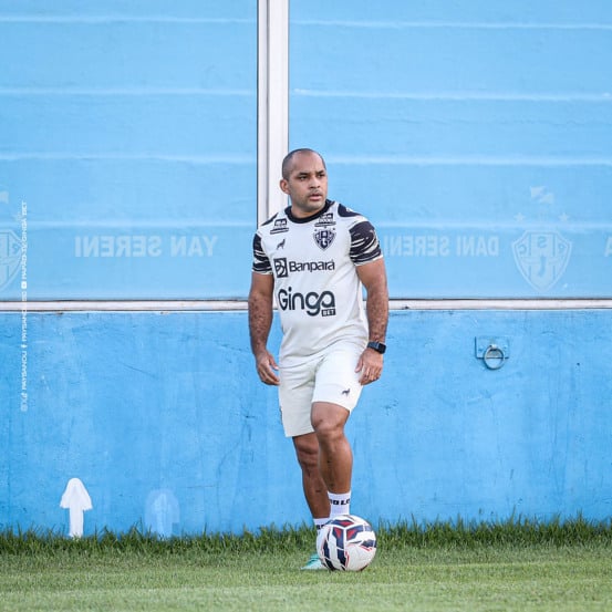 O defensor está na Curuzu desde 2023, portanto, há quase três temporadas.