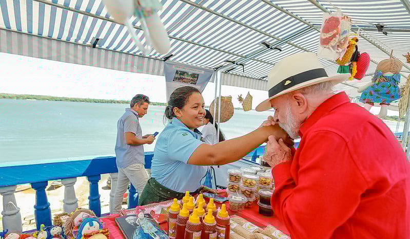 O presidente Lula (PT) sancionou nesta sexta-feira (27) uma alteração no Código de Trânsito que autoriza a destinação de recursos arrecadados com multas