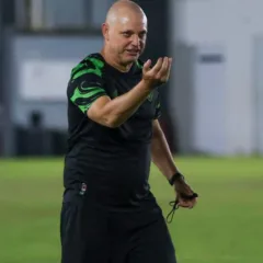 O Papão será orientado, pelo menos teoricamente, pelo auxiliar-técnico permanente do clube, Sandro Forner.