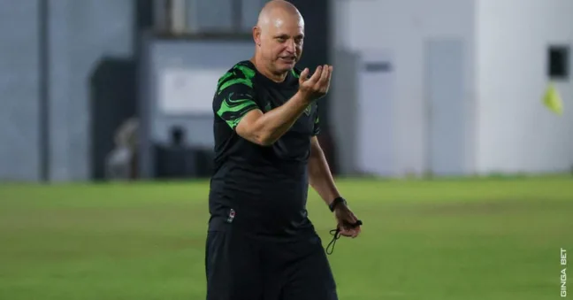 O Papão será orientado, pelo menos teoricamente, pelo auxiliar-técnico permanente do clube, Sandro Forner.