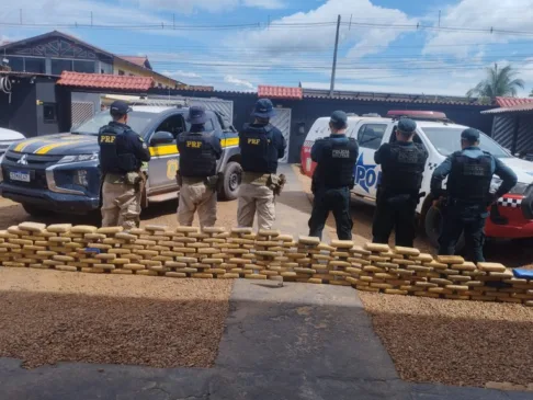 A Polícia Rodoviária Federal (PRF), em ação conjunta com a Polícia Militar do Pará (PM), apreendeu 209 quilos de maconha. Foto: Divulgação