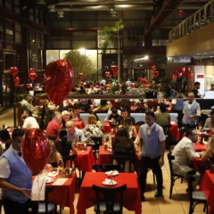 Momento é de preparação para o Dia dos Namorados em estabelecimentos como restaurantes, bares, hotéis e motéis
FOTO: Antônio Melo