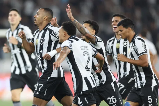 O Botafogo chega embalado para o Mundial de Clubes. No Estádio Nilton Santos, o time carioca venceu o Ceará por 3 a 2
