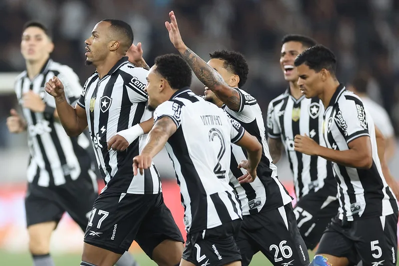 O Botafogo chega embalado para o Mundial de Clubes. No Estádio Nilton Santos, o time carioca venceu o Ceará por 3 a 2