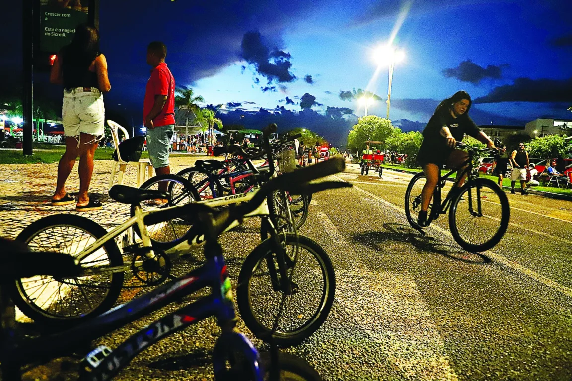 Belém, Pará, Brasil, CIDADES. Abordamos pessoas no Portal da Amazônia pra falar sobre sua relação com a bicicleta. 01-06-2025 Foto: Wagner Almeida / Diário do Pará. Belém, Pará, Brasil, CIDADES. Abordamos pessoas no Portal da Amazônia pra falar sobre sua relação com a bicicleta. 01-06-2025 Foto: Wagner Almeida / Diário do Pará.