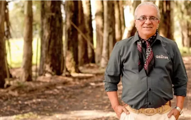 O cantor tradicionalista Sinval da Luz Finger Boeira, mais conhecido como Qüerinha, morreu na noite de sábado (7), durante apresentação