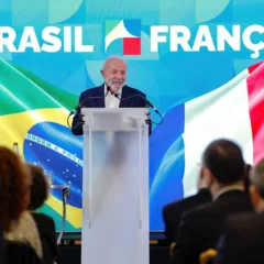 Lula anuncia R$ 100 bilhões em investimentos de empresários franceses no Brasil