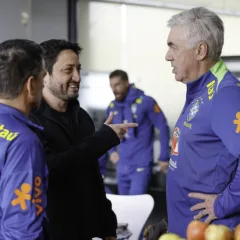 Arthur Elias visita Seleção no CT Joaquim Grava Foto: @rafaelribeirorio I CBF