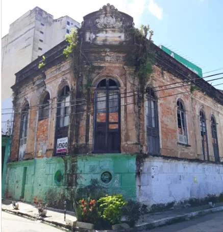 Quem passa ali pela rua Henrique Gurjão, bem na esquina com a Ferreira Cantão, no bairro da Campina, centro de Belém, hoje se depara com um casarão abandonado