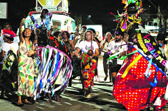 Boi-bumbá é festa nos bairros de Belém
