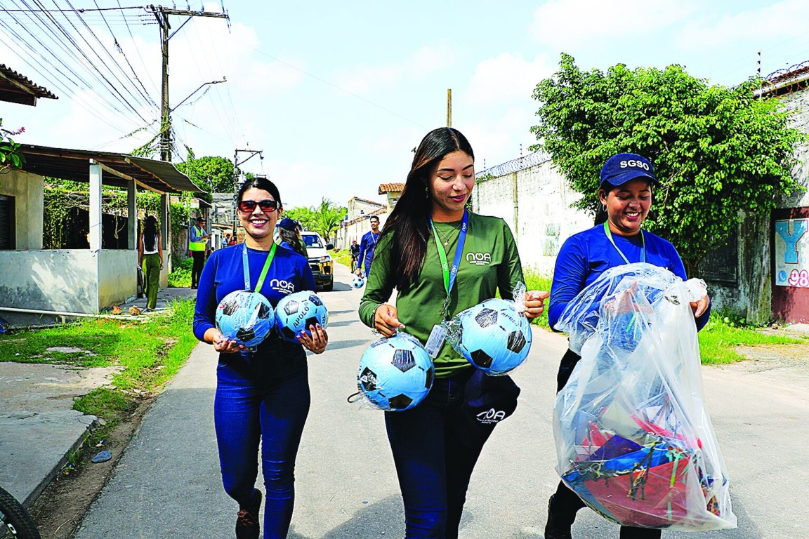 Campanha conscientiza a comunidade sobre os riscos causados por pipas perto do aeroporto

FOTO: ANTONIO MELO