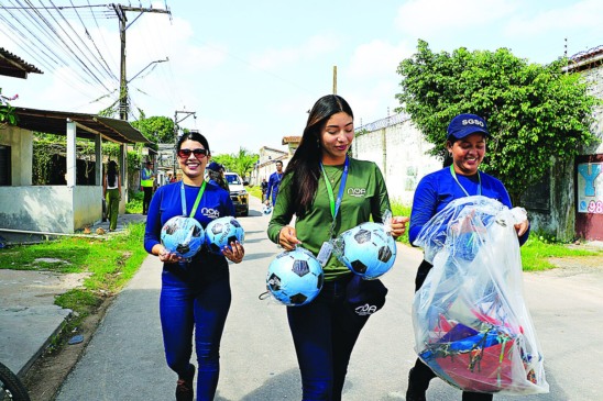Campanha conscientiza a comunidade sobre os riscos causados por pipas perto do aeroporto

FOTO: ANTONIO MELO