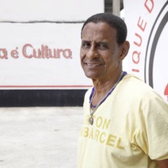 Filho mais velho de quatro irmãos, criado no subúrbio do Rio de Janeiro, Bira respirou samba desde a infância