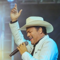 Alessandro Campos, o padre do milhão