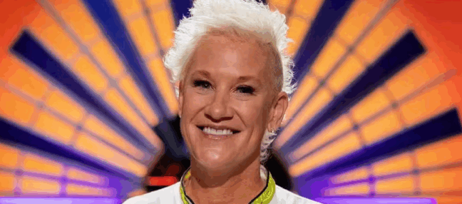 Anne Burrell, renomada chef de cozinha e apresentadora de programas culinários, faleceu aos 55 anos em Nova York, nos Estados Unidos.