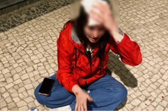 Uma mulher brasileira diz ter sido atingida na cabeça por uma pedra arremessada de uma janela na cidade do Porto, em Portugal.