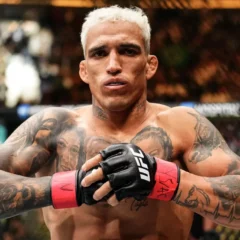 Após uma vitória dominante na revanche contra Michael Chandler no UFC 309, Charles do Bronx está de volta ao octógono com sede de título.