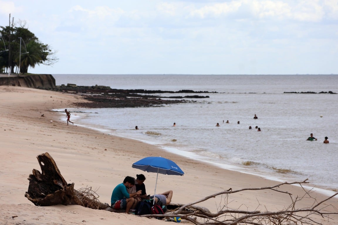 As praias da Ilha de Mosqueiro ficaram pouco movimentadas durante a sexta-feira (20). Apesar do feriado de Corpus Christi, dia 19 de junho
