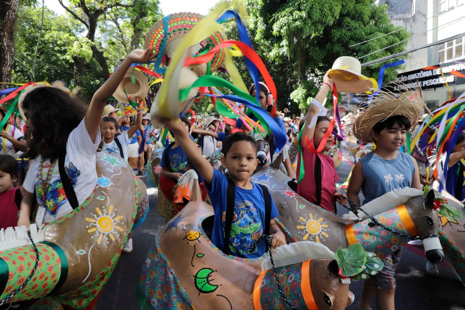 Tradição, inclusão e alegria: terceiro Arrastão do Pavulagem movimenta a capital paraense