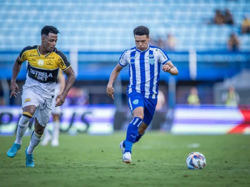 O clássico catarinense Criciúma e Avaí dá prosseguimento à 14ª rodada da Série B nesta sexta-feira (27). A partida é a única do dia